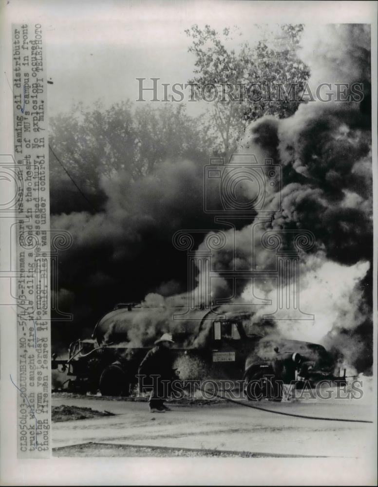 1963 Press Photo Firemen at Oil Distribution Truck Fire at Missouri University - Historic Images