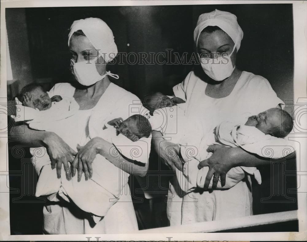 1949 Press Photo 2 Sets of Twins Born on Same Day in Chicago - Historic Images