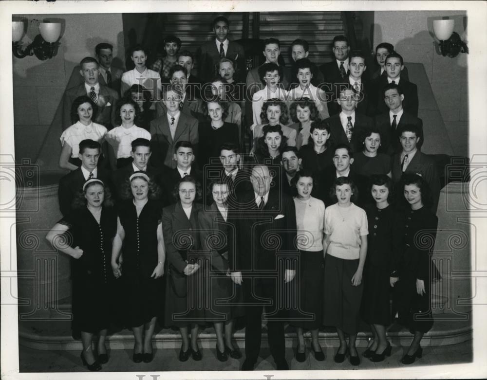 1948 Press Photo 23 Sets of Twins Mid Year Graduating From Chicago High Schools - Historic Images