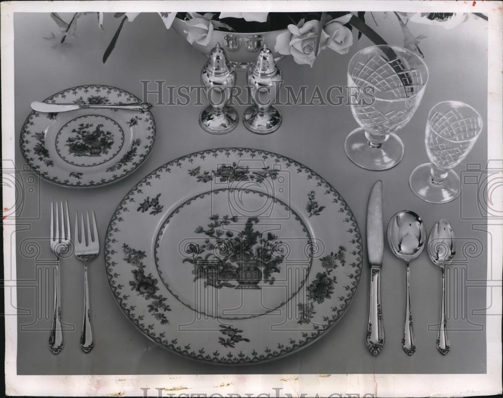 1952 Press Photo Place Setting Sterling Silver Flatware Dancing Flowers Goblets - Historic Images