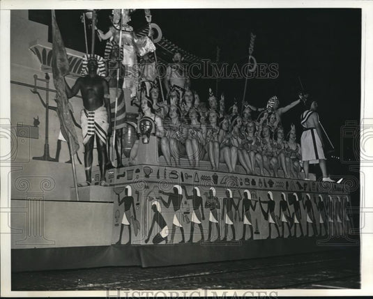 1935 Press Photo Girls from the banks of the Nile pictured during the pageant - Historic Images