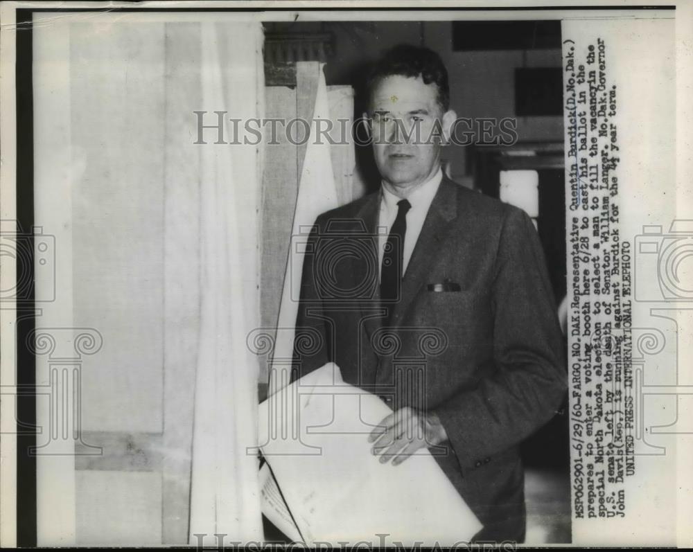 1960 Press Photo Fargo N Dak RepQuentin Burdick at voting booths - Historic Images