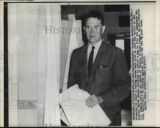 1960 Press Photo Fargo N Dak RepQuentin Burdick at voting booths - Historic Images