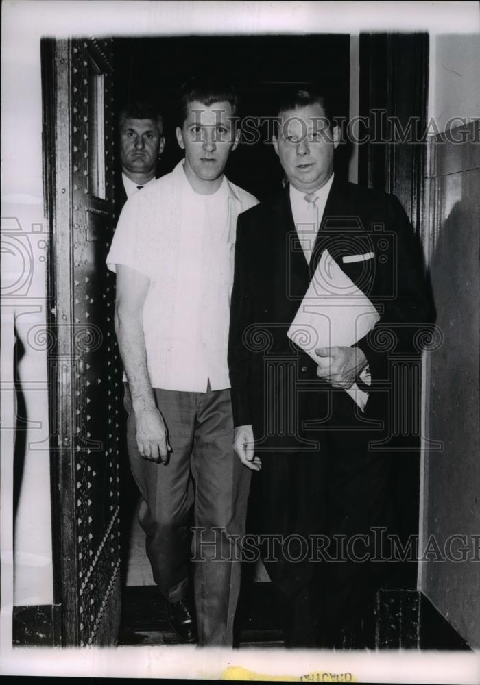 1962 Press Photo of William G. Triplett (L) during his murder trial. - Historic Images