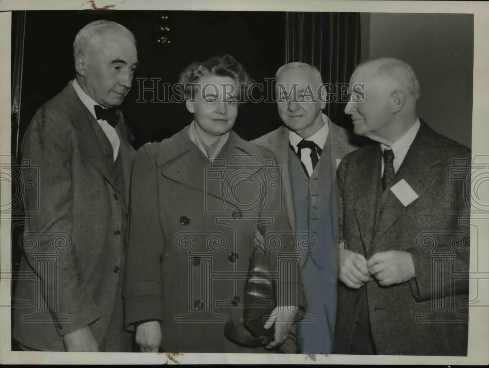 1943 Press Photo Wash DC News Editors Elmer Davis, Ovetta Culp, Joe Daniels - Historic Images