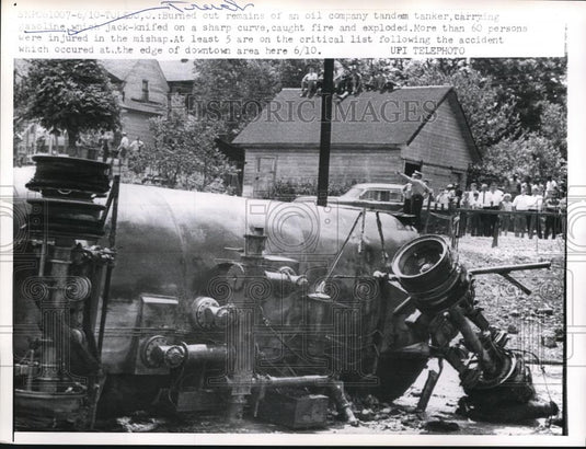 1961 Press Photo Gasoline Tanker Truck Wreckage, Toledo Ohio - Historic Images