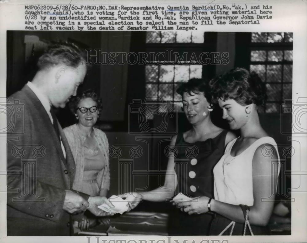 1960 Press Photo Fargo N Dak Rep Quentin Burdick &amp; voters at the polls - Historic Images