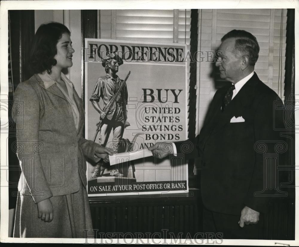 1942 Press Photo Students at Woman&#39;s College Unive of NC Prmote Buying US Bonds - Historic Images