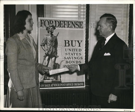 1942 Press Photo Students at Woman's College Unive of NC Prmote Buying US Bonds - Historic Images