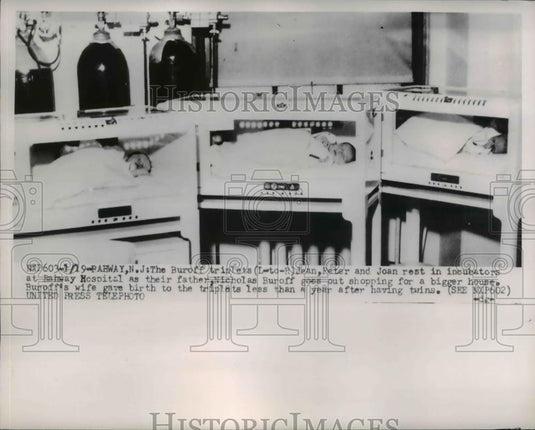 1954 Press Photo The Buroff Triplets, Jean, Peter & Joan rest in Rahway Hospital - Historic Images