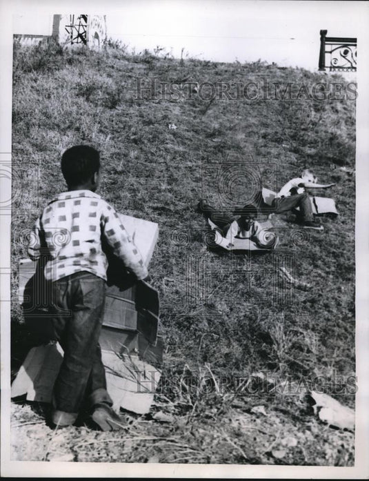 1957 Press Photo Children on their sled in St.Louis - Historic Images