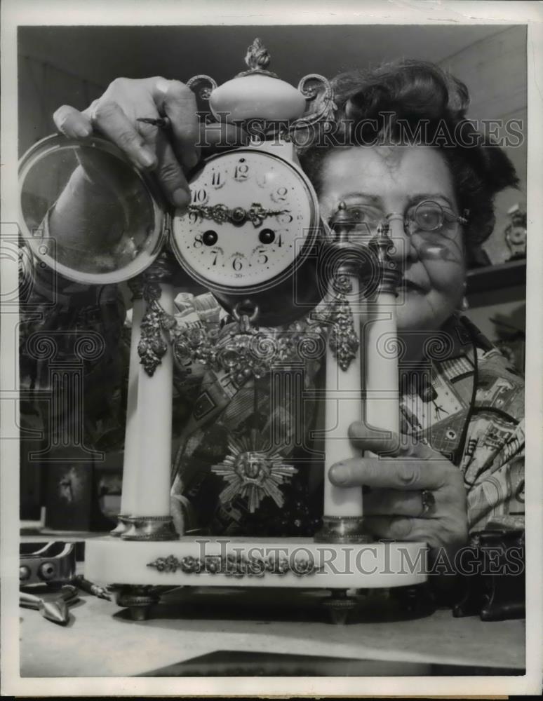 1955 Press Photo Pearl Sadler Clock Repairer with Ornate French Clock in Atlanta - Historic Images