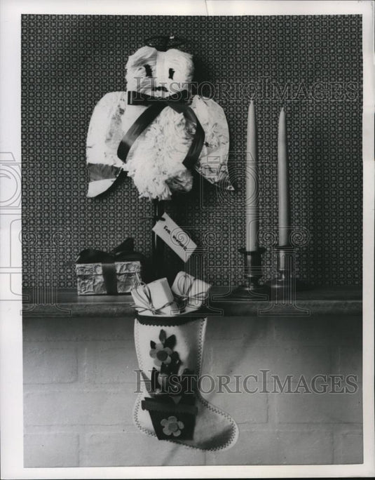 1957 Press Photo Angel & Christmas presents & decorations - Historic Images