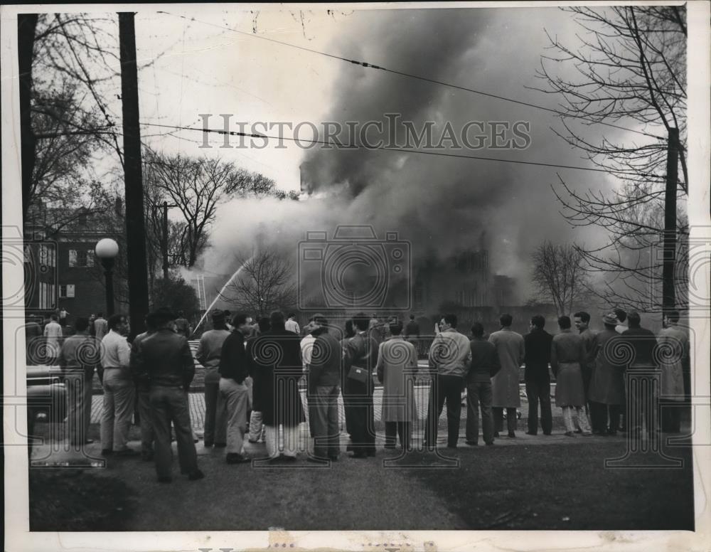 1948 Press Photo Sigma Alpha Fraternity House Fire, University of Illinois - Historic Images