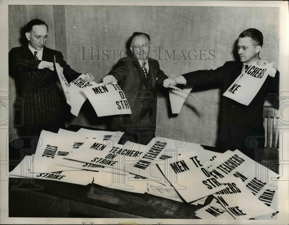 1948 Press Photo of men tearing up the strike placards because a settlement was - Historic Images