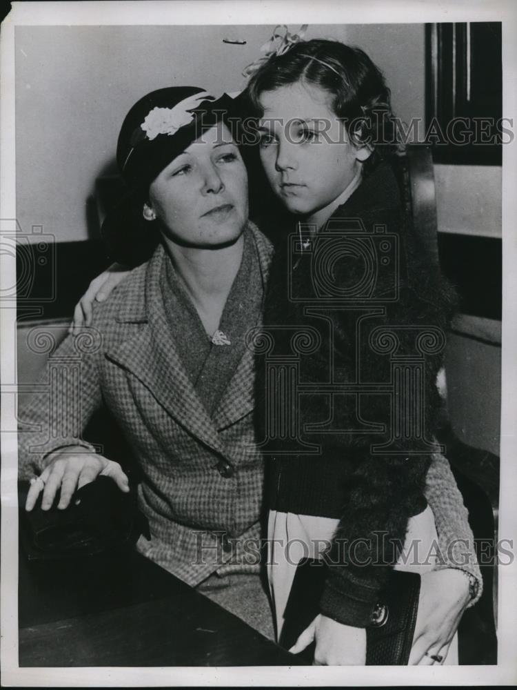 1935 Press Photo Mrs.Richard as she appeared in court with her daughter Lovie - Historic Images