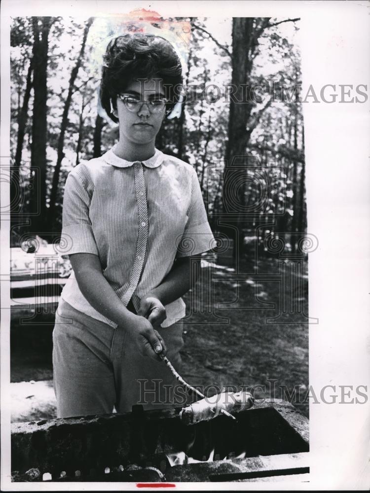 1963 Press Photo Cathy Busch Age 15 Junior Leader of Grillettes Girls - Historic Images