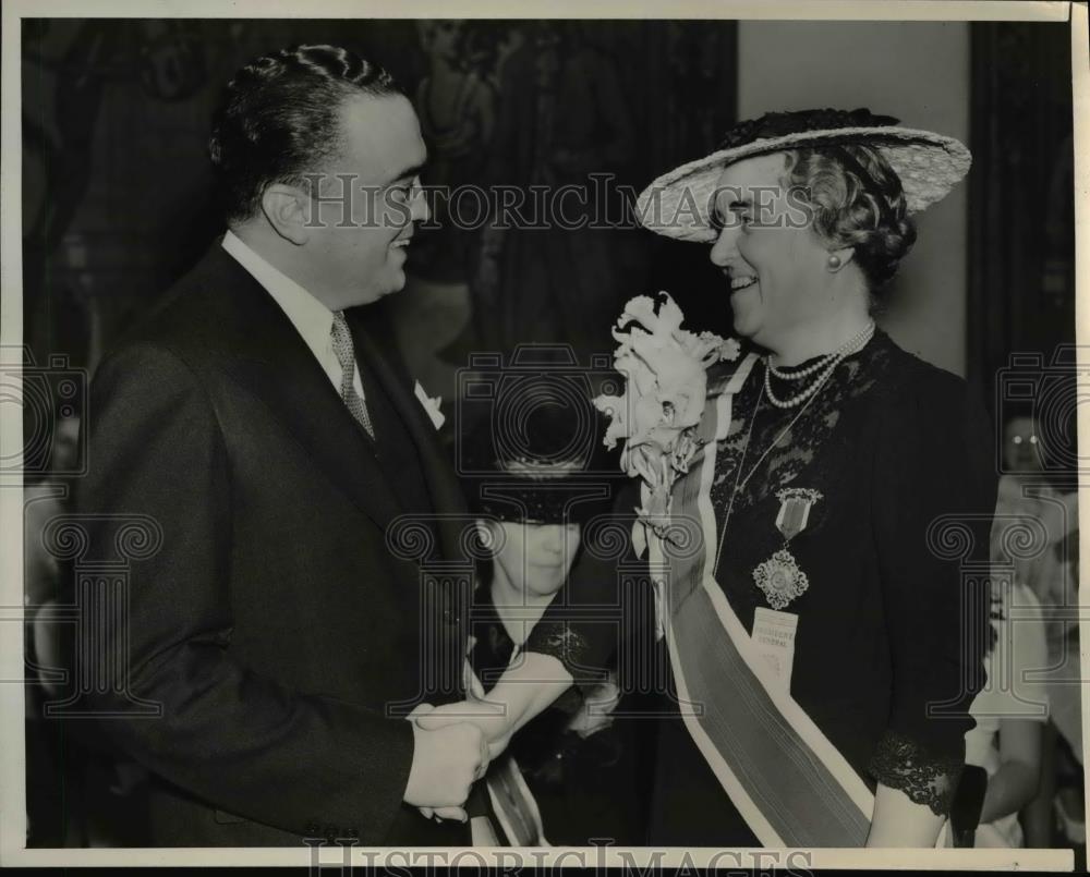 1940 Press Photo Mrs. Henry M. Robert Jr. of D.A.R. with J. Edgar Hoover - Historic Images