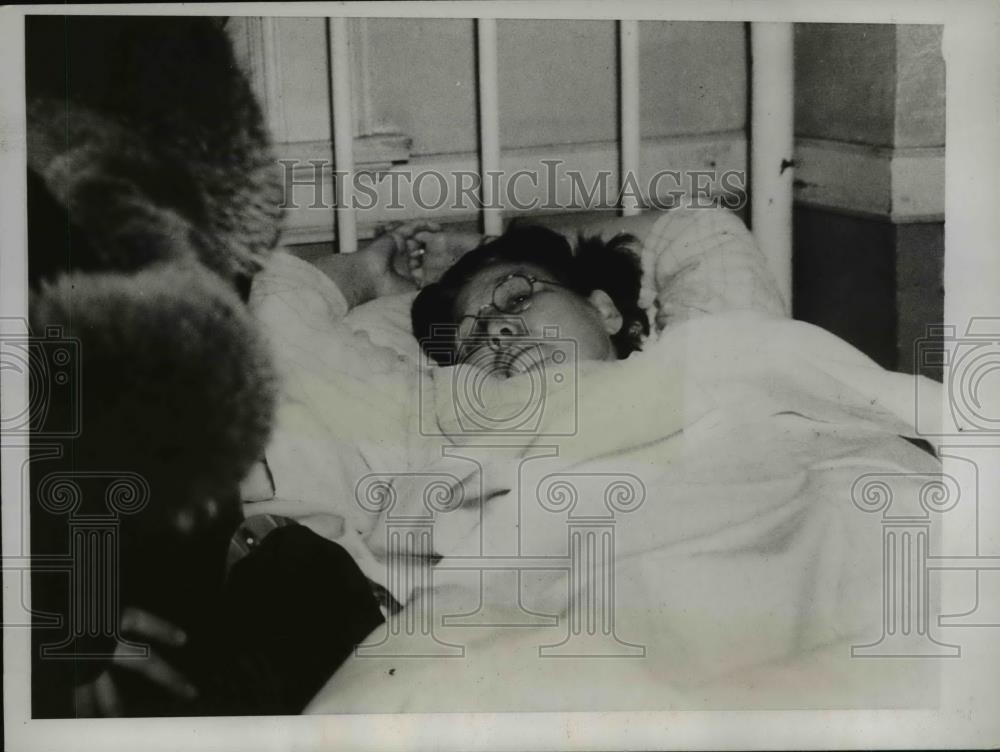 1934 Press Photo of Mrs. Katherine Pfenninger who burnt $15,000 to elude pursuer - Historic Images