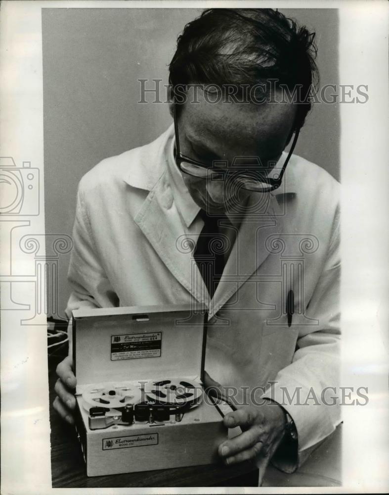 1970 Press Photo Dr. R.E Kleiger Director of St. Louis Jewish Hospital - Historic Images