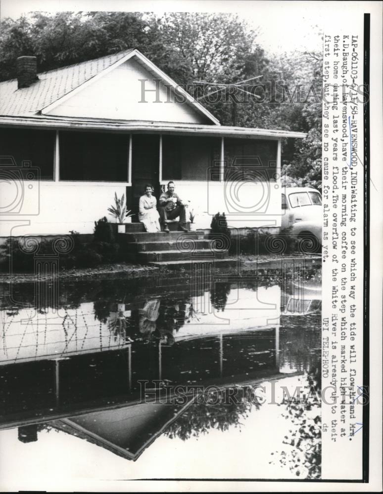 1958 Press Photo Mr. and Mrs. K.D. Baugh seen taking their morning coffee - Historic Images