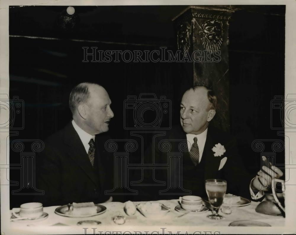 1936 Press Photo of W. Franklin Paris and F. Trunk at the worlds fair. - Historic Images