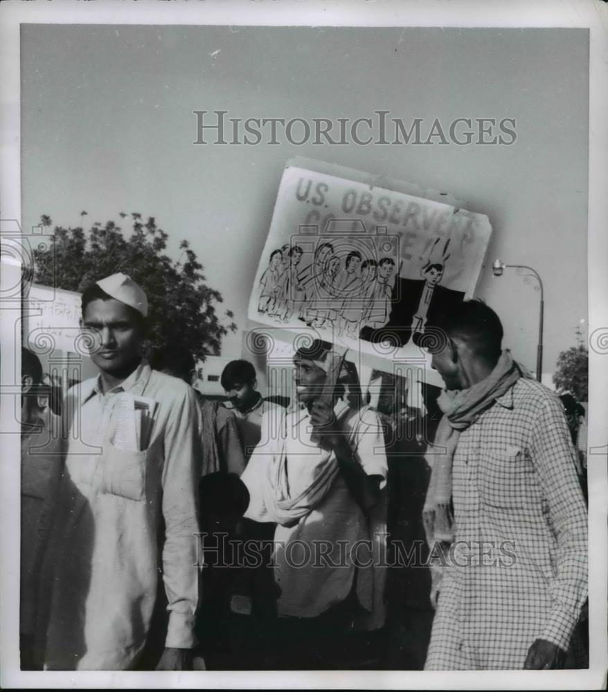 1954 Press Photo of demonstrators against US observers in India. - Historic Images