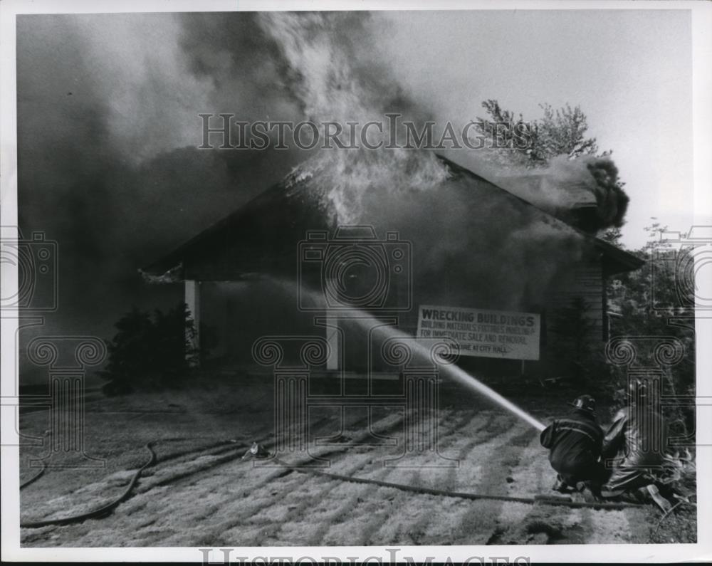 1966 Press Photo House Being Burned to Clear Land, Cleveland Ohio - Historic Images
