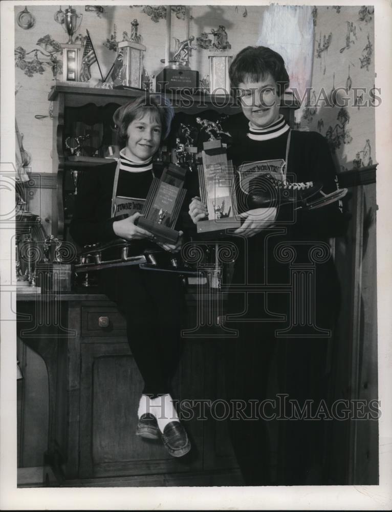 1964 Press Photo Debbie &amp; Jenny Fish National Champion Ice Skaters - Historic Images