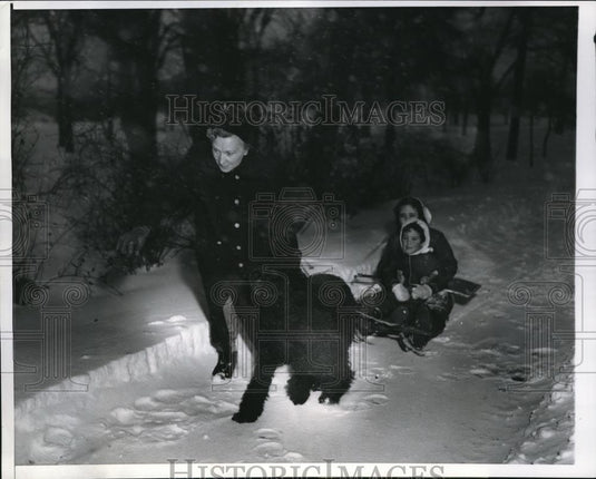 1959 Press Photo Miss Anne Ganch and poodle Wendy, Pull kids through snow - Historic Images