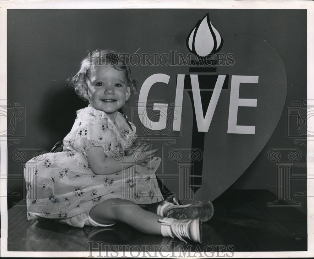 1958 Press Photo Kathleen Burns supports the Heart Fund Campaign of 1958 - Historic Images