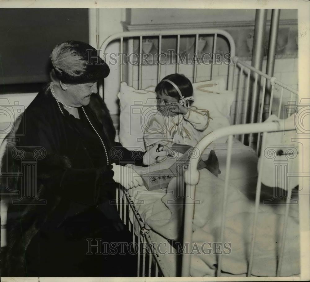 1934 Press Photo Mrs. James Roosevelt visited Post Graduate Hospital in New York - Historic Images