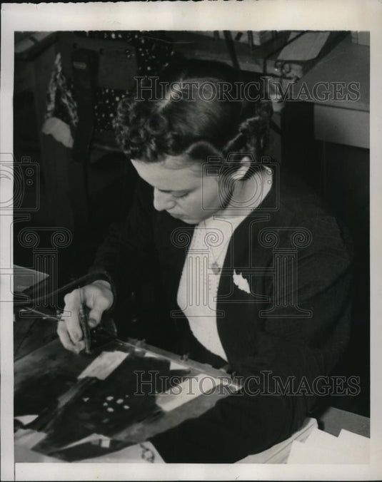 1939 Press Photo Hall Brothers Inc Plant Kansas City Missouri Make Christmas Car - Historic Images