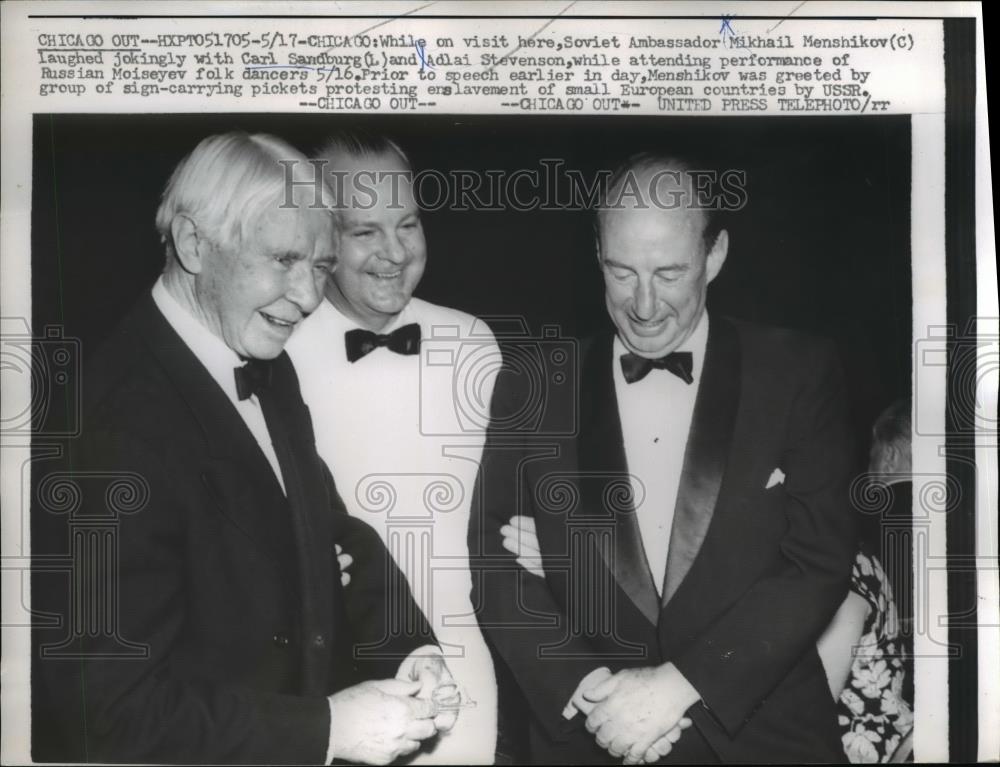 1958 Press Photo Soviet Ambassador Mikhail Menshikov. Carl Sandburg & Adlai Stev - Historic Images