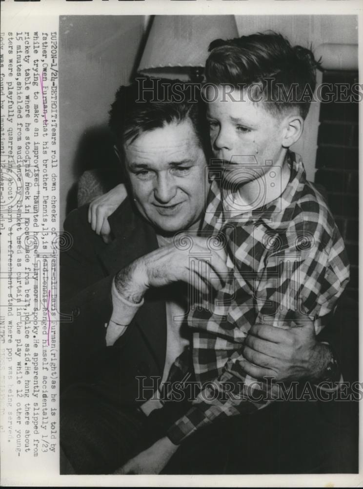 1953 Press Photo David Furman &amp; Father Owen Furman Tells Him Brother is Dead - Historic Images