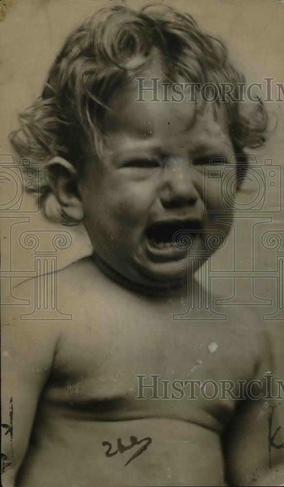 1925 Press Photo Baby Crying - Historic Images