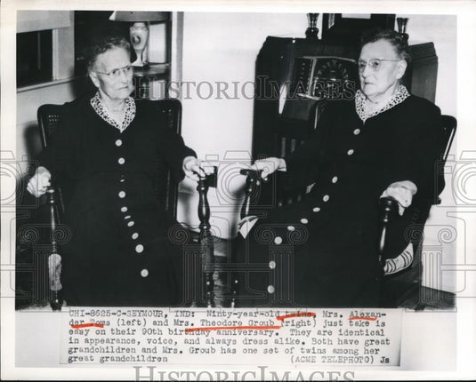 1950 Press Photo Mrs Alexander Toms & Mrs Theodore Groub Twins Age 90 - Historic Images
