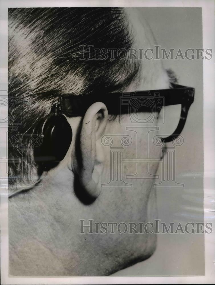 1953 Press Photo London Hearing aid spectacles by Maurice Thomas - Historic Images