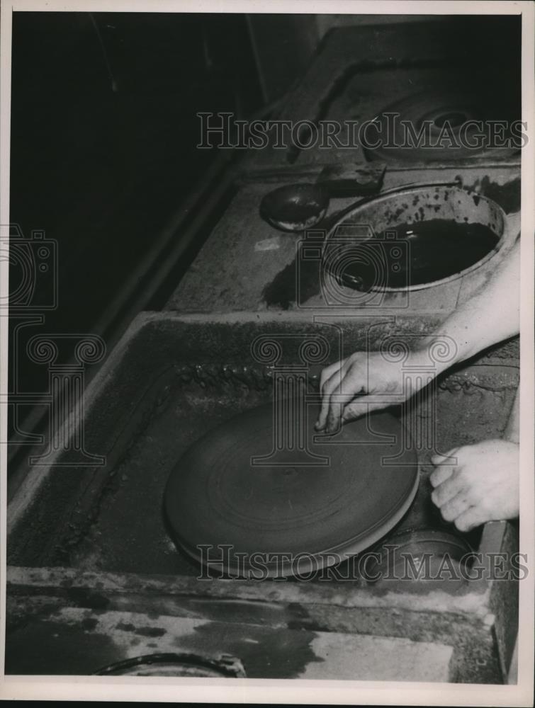 1937 Press Photo Preparing Stone for Microscope The Chip of Stone is Smoothed - Historic Images