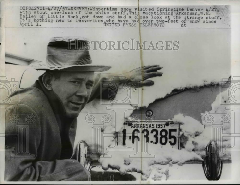 1957 Press Photo Springtime in Denver Man Vacationing From Arkansas - Historic Images