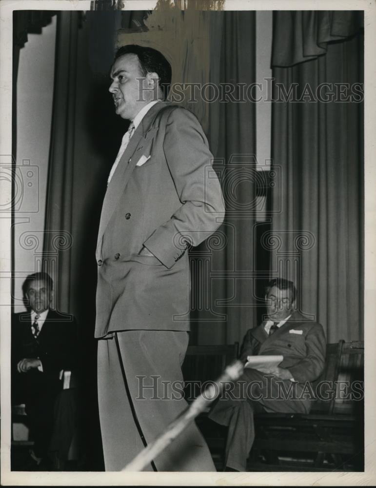 1949 Press Photo Franklin Polk Speaking at Oliver Hazerd Perry School - Historic Images