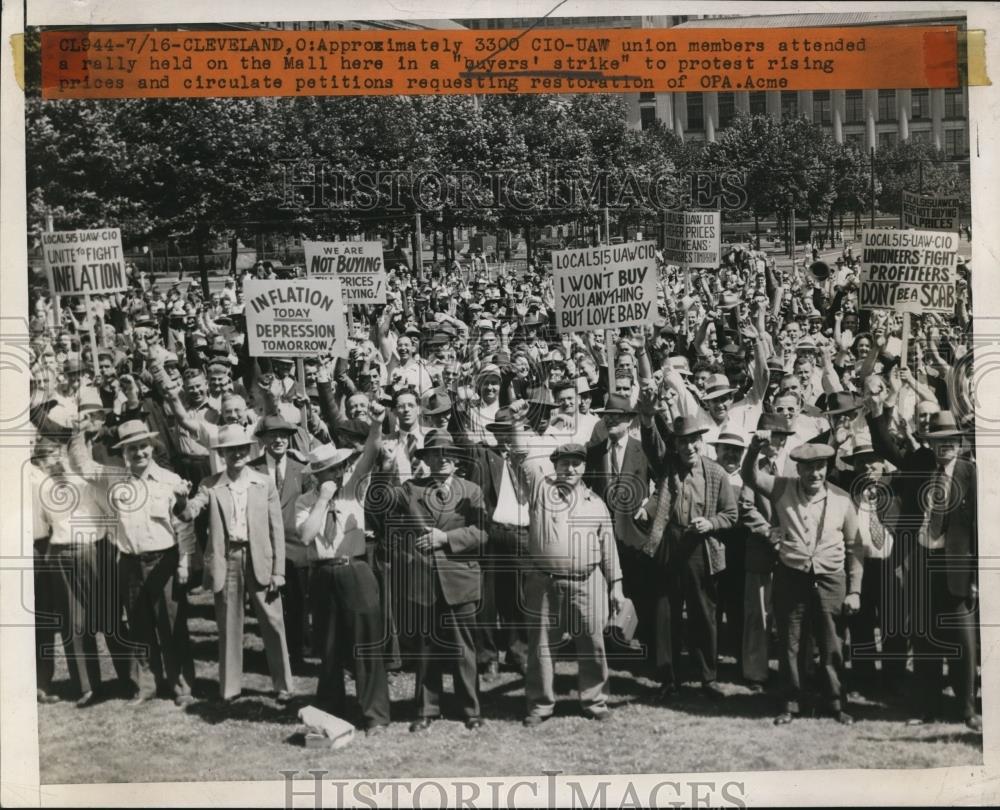 1946 Press Photo 3300 CIO-UAW Union Members Protesting Rising Prices - Historic Images