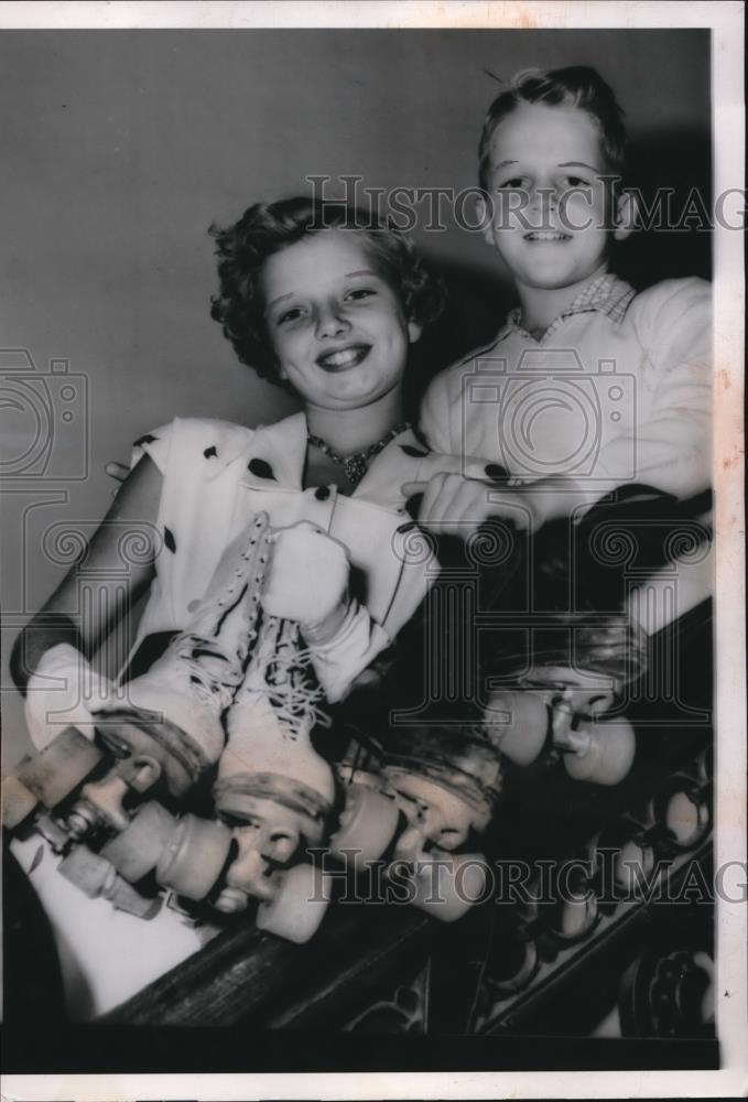 1953 Press Photo of roller skaters Karen Hoster and Michael Reid. - Historic Images