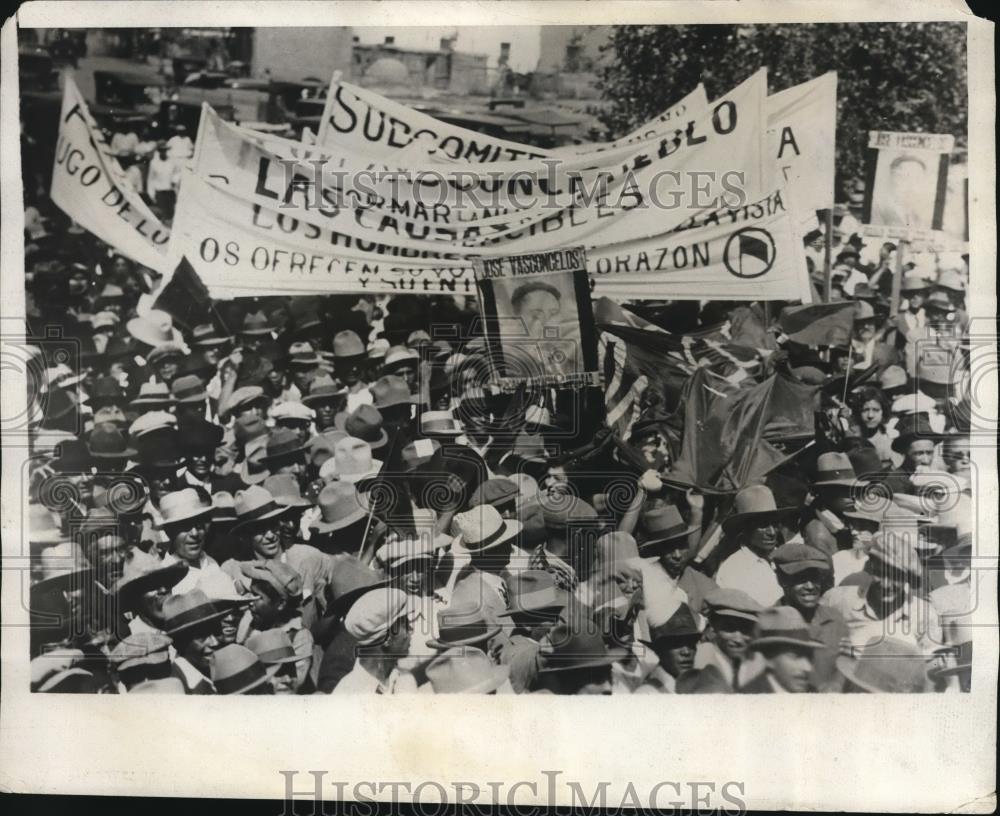 1929 Press Photo Citizens Of Juarez Cheer For Favorite Presidential Candidate - Historic Images