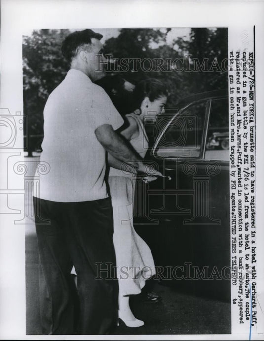 1952 Press Photo Mr. & Mrs. Puff trapped by FBI Agents in New York - Historic Images