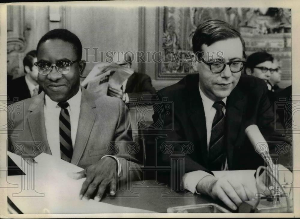 1968 Press Photo Andrew F Brimer Board of Governors Federal Reserve &amp; Arthur Olc - Historic Images