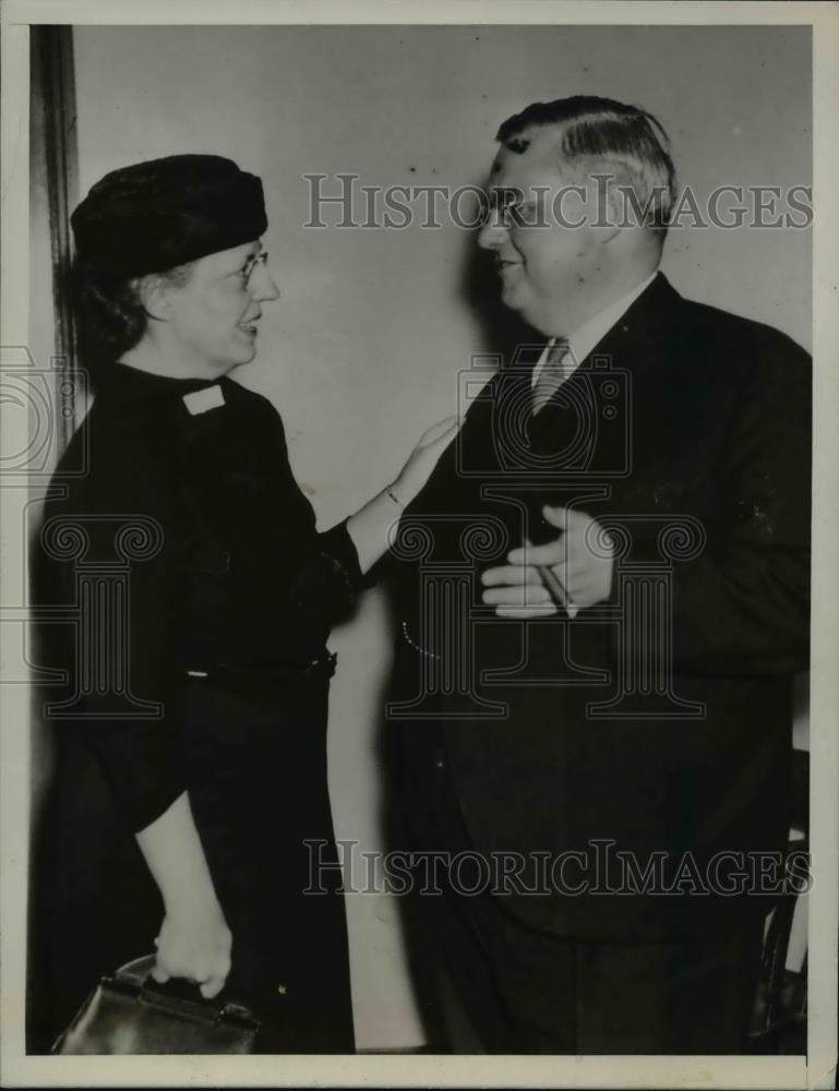 1938 Press Photo Rev Harold Zeis &amp; wife at Steubenville Ohio Episcopal church - Historic Images