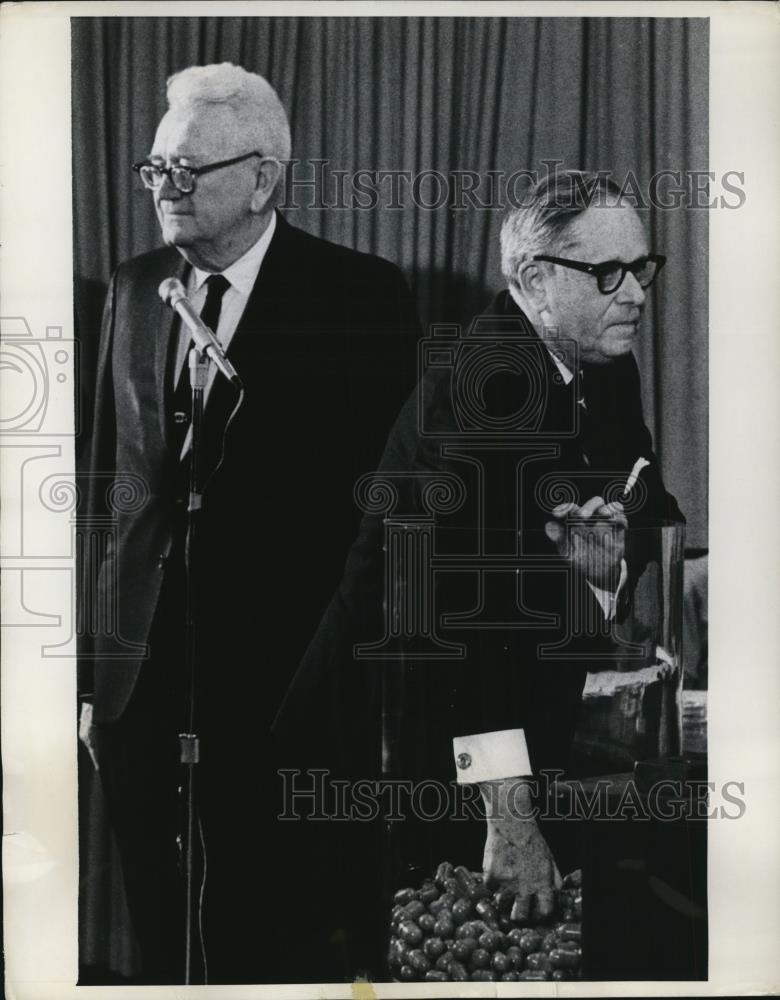 1969 Press Photo Rep.Alexander Pirnie and Lt.Gen.Lewis Hershey - Historic Images