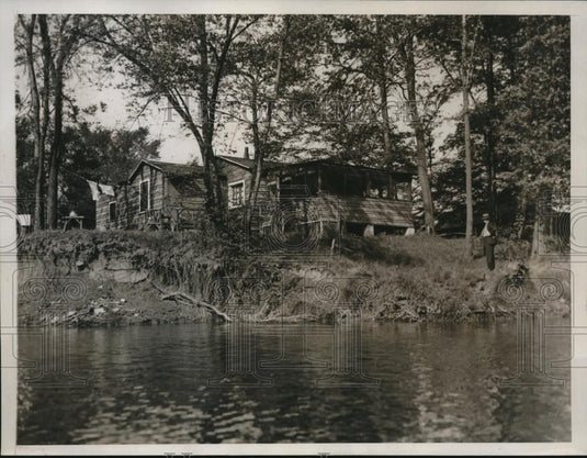 1935 Press Photo Cabin Criminals Hide In NearJoe Louis Training Camp at Pompton - Historic Images