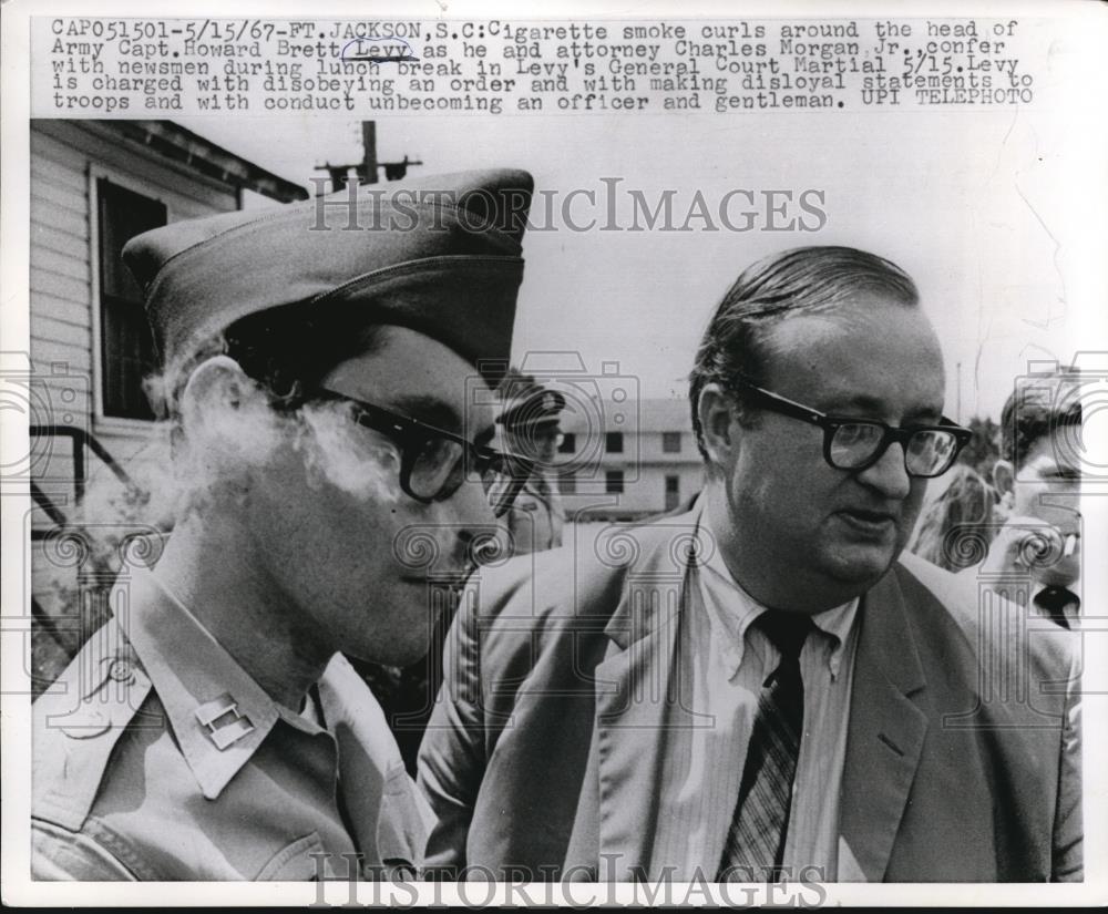 1967 Press Photo Capt. Howard Brett Levy and Attorney Charles Morgan, Jr - Historic Images